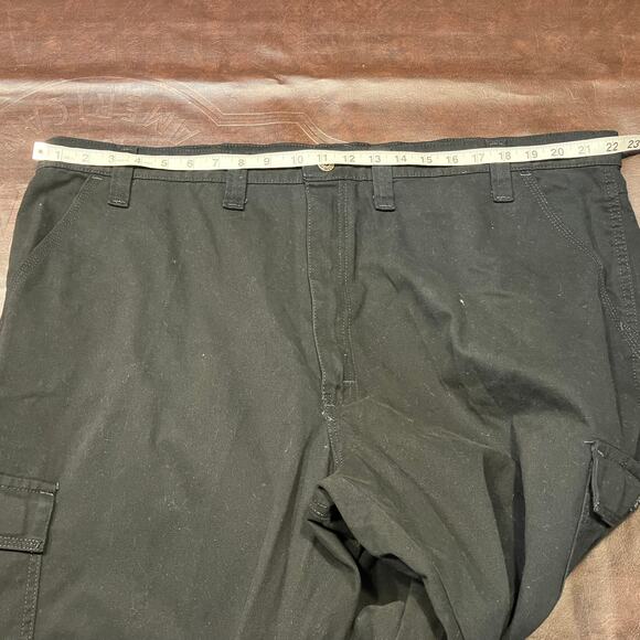 New Wrangler Mens 44x30 Black Cargo Pants Relaxed Fit Tech Pocket Cotton Utility - Picture 14 of 15
